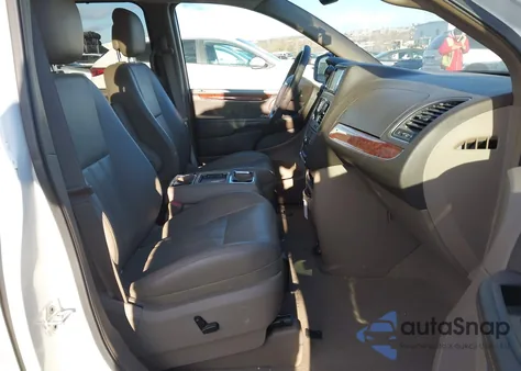 2013 Chrysler Town & Country Touring-L z USA, uszkodzony, nr VIN 2C4RC1CG6DR535228